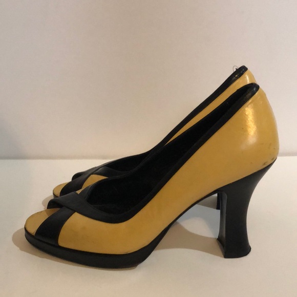 Balenciaga Paris Butterscotch/Black Open Toe Pumps - Picture 3 of 8